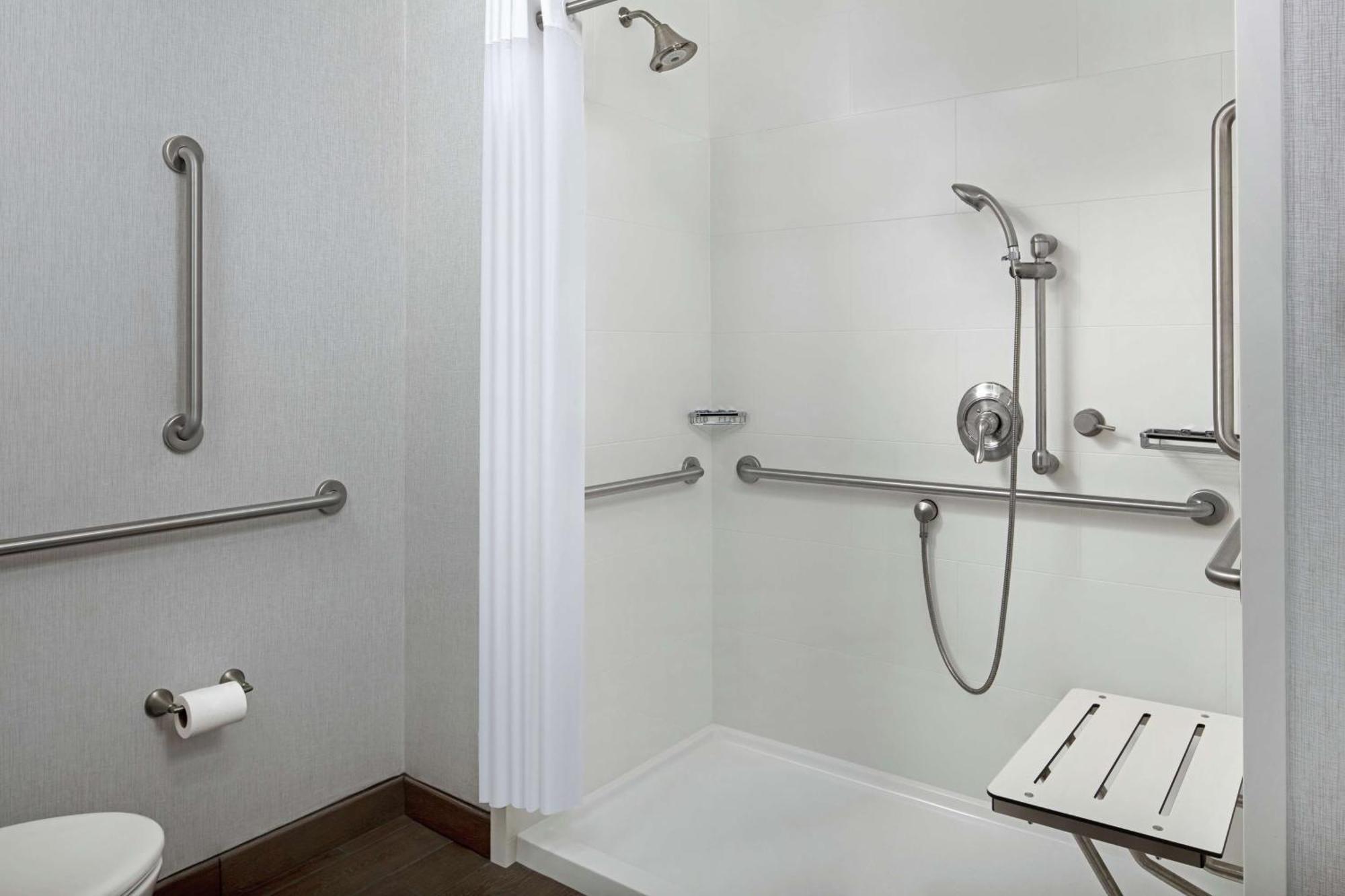 Hampton Inn&Suites Teaneck/Glenpointe Exterior foto