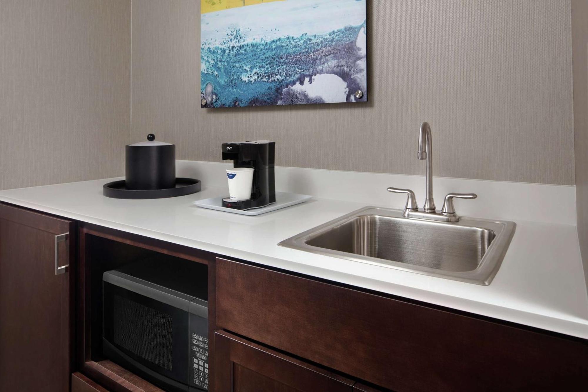 Hampton Inn&Suites Teaneck/Glenpointe Exterior foto